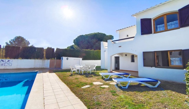 Villa Carina, in a corner of l'Escala in L'ESCALA