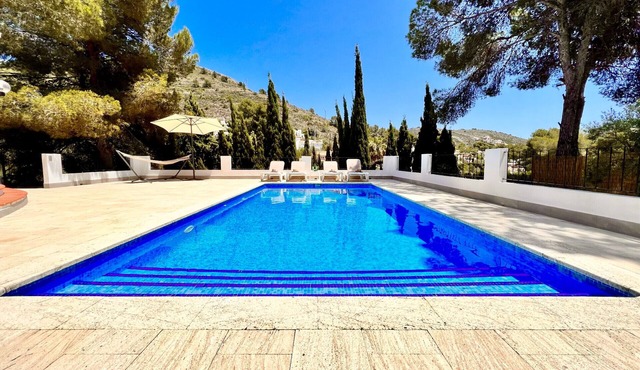 Villa CARMEN in Moraira – Rustic style with private pool, 800 metres from El Portet Beach, 4 bedrooms, air conditioning and Wi-Fi