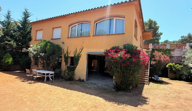 Villa Cots, near Pals Beach!
