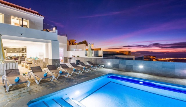 Villa Del Conde by Villa Plus