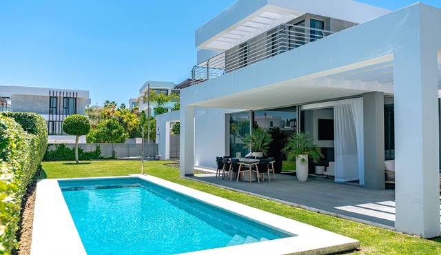 Villa 'Dominica' with Sea View, Wi-Fi and Air Conditioning