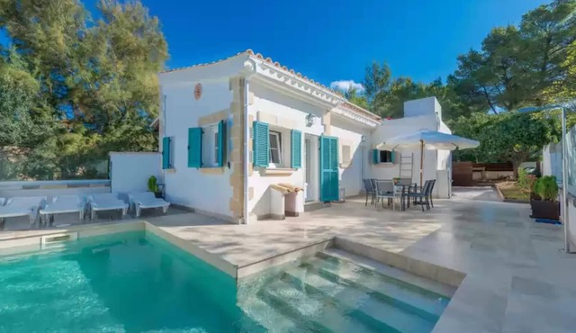 Villa Herdain - Villa With Private Pool. Free Wifi