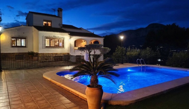 Villa in Jávea with sea and Montgó views