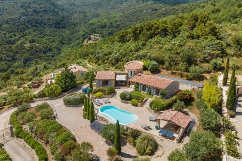 Villa La Genestière - Familienoase und Golfertraum mit Infinity-Pool und 180-Grad-Panoramablick bis zum Meer in Seillans