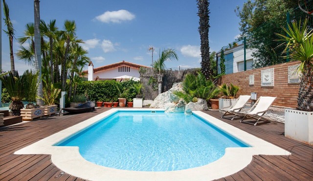 Villa 'Las Palmeras' for Families Only with Private Pool, Wi-Fi, and Air Conditioning