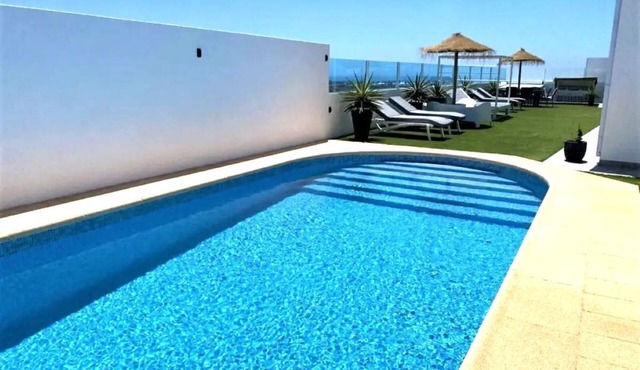 Villa lillos 3 bed/3 bath on Costa Teguise golf estate-pool-hot tub-air con-pool