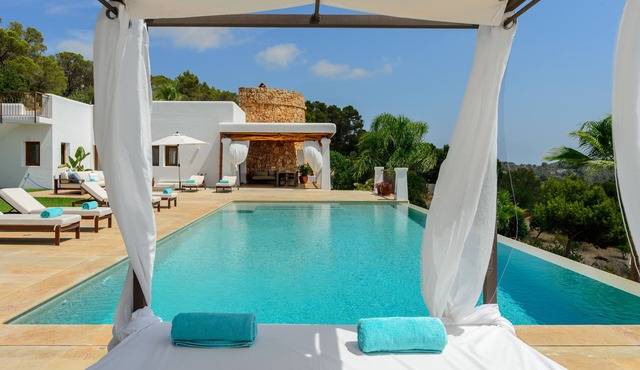 Villa 'Llosas De Dalt' with Sea View, Wi-Fi and Air Conditioning