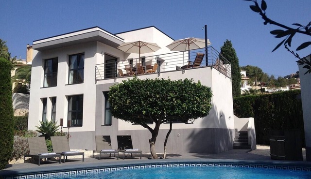 Villa "Lynn" in Benissa Next to Mora with Mountain View, Pool & Wi-Fi