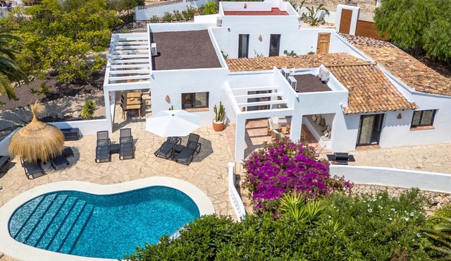Villa Mesunari : Ibizan retreat in Moraira