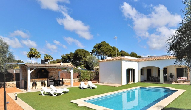 VILLA MONICA en barrio residencial de Cala Pi para 6 personas con piscina priva by Interhome