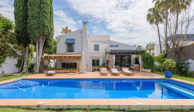 Villa 'Rio Verde' with Sea View, Wi-Fi and Air Conditioning