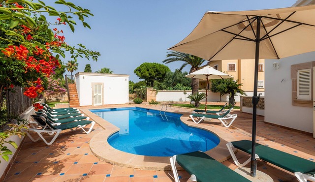Villa 'Sa Coma' with Private Pool, Private Terrace and Wi-Fi in Sa Coma