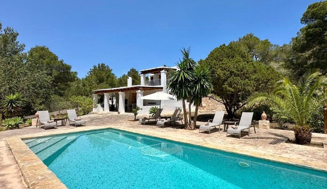 Villa 'Saljub De Can Sergent' with Mountain View, Wi-Fi and Air Conditioning