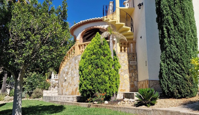 Villa Santos, for 4 people with a great view and a large garden