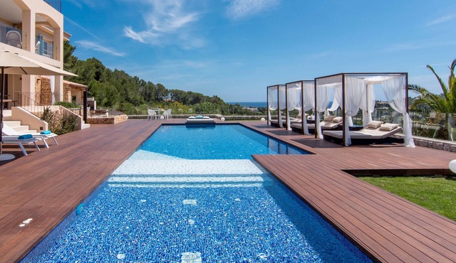 Villa "Sheretat" with Sea View, Private Pool & Wi-Fi