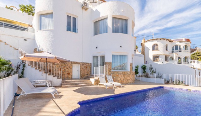 Villa 'Sol Y Mar' with Private Pool, Wi-Fi and Air Conditioning