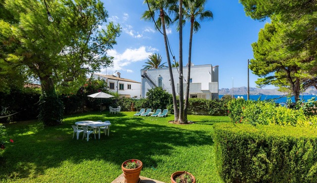 Villa "Tita" with Sea View, Private Garden & Wi-Fi