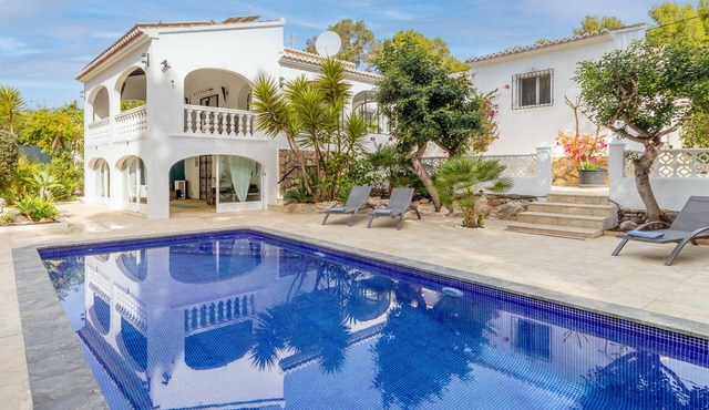 Villa 'Tranquila' with Private Pool, Wi-Fi and Air Conditioning