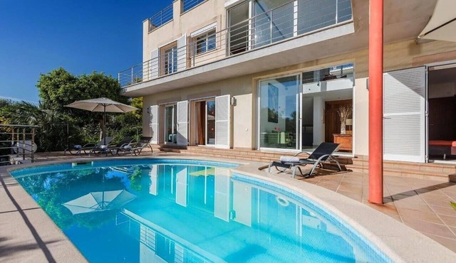 Villa 'Vistafar ' with Sea View, Wi-Fi and Air Conditioning
