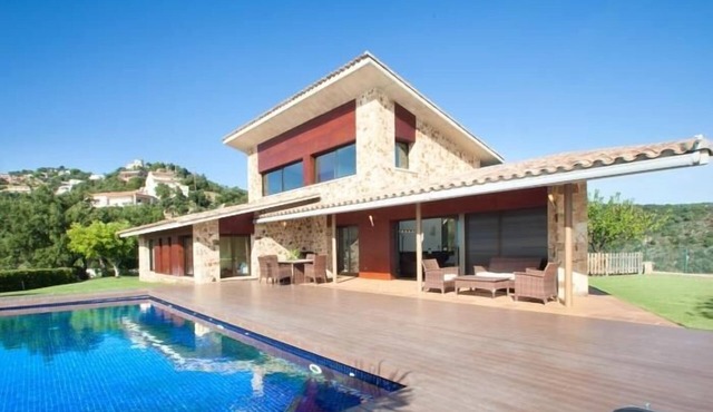 VILLA WITH PRIVATE POOL AND FANTASTIC MOUNTAIN AND SEA VIEWS