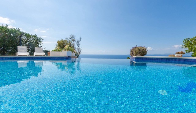 Villa with swimming pool in Llucmajor