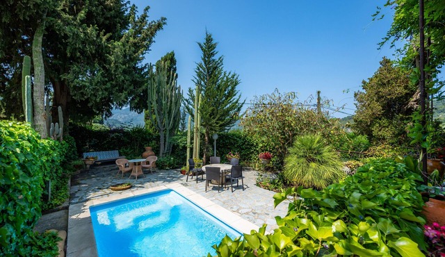 Villa with swimming pool in the idyllic Sóller valley