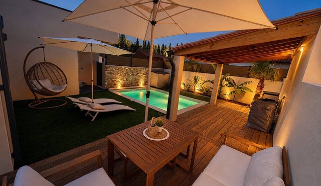 Villa with swimming pool and pétanque court between sea and mountains in Thuir