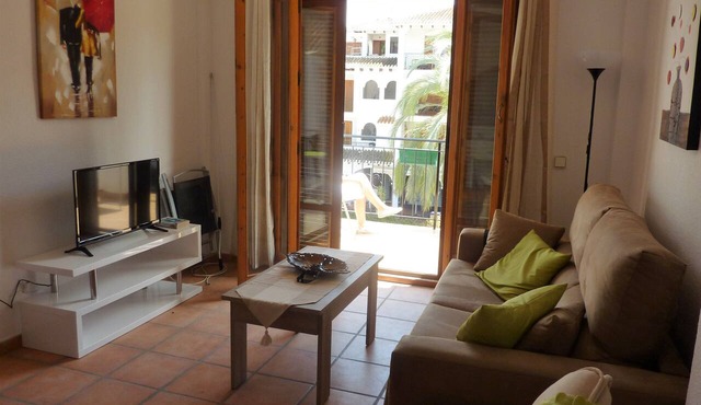 Well maintained Sunny Apartment overlooking Villa Plaza near all amenities,