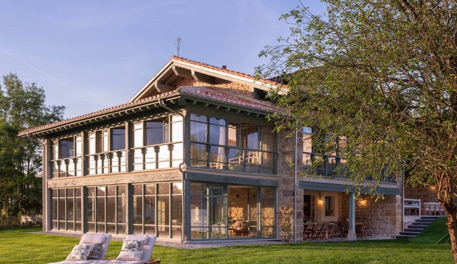 Wishome—A charming, restored century-old villa. Private pool. in Lamadrid