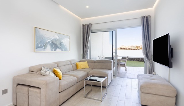 Wonderful 2 bd apartment with great terrace