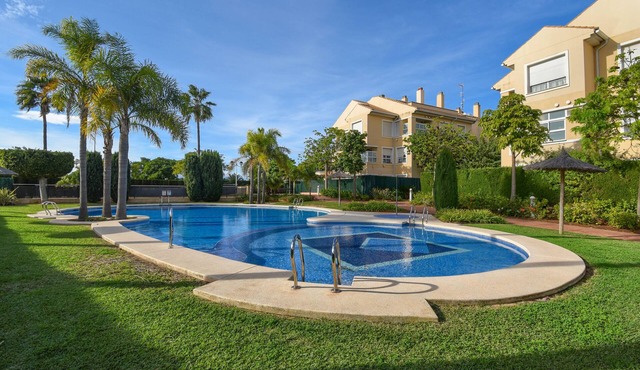 Wonderful and comfortable apartment in Javea, Costa Blanca, Spain with communal pool for 4 persons