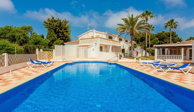 Wonderful Apartment with Terrace, Pool, and Wi-Fi