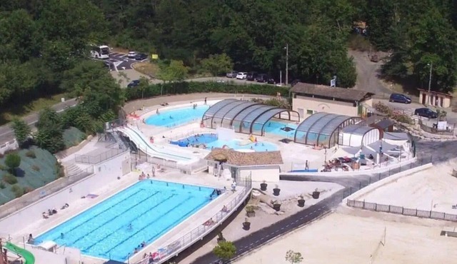 ZEcamping 3 étoiles piscine couverte locatif TV LV clim 35m2 6 pers in Monclar-de-Quercy