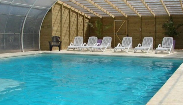 ZEcamping 4* animaux acceptés avec piscine couverte et restaurant in Saint-Boil