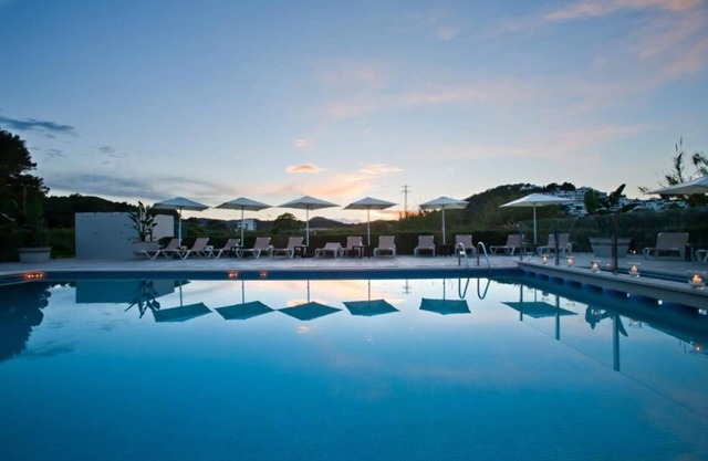 Apartment Ses Veles 1 dormitorio close to the Beach with Sea View, Pool, Wi-Fi & Garden