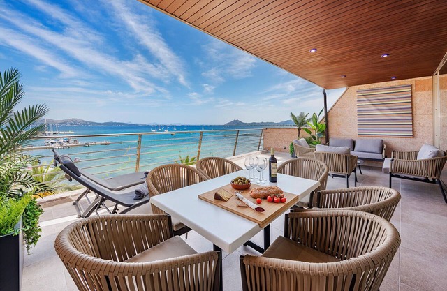 Vistamar IV frontline sea Apt. in a prime location in Puerto Pollensa