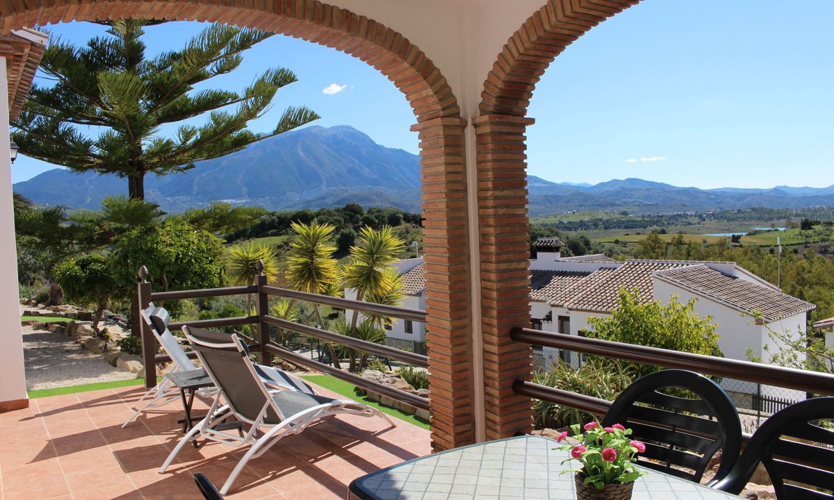 Vinuela House | Alojamientos Huetor