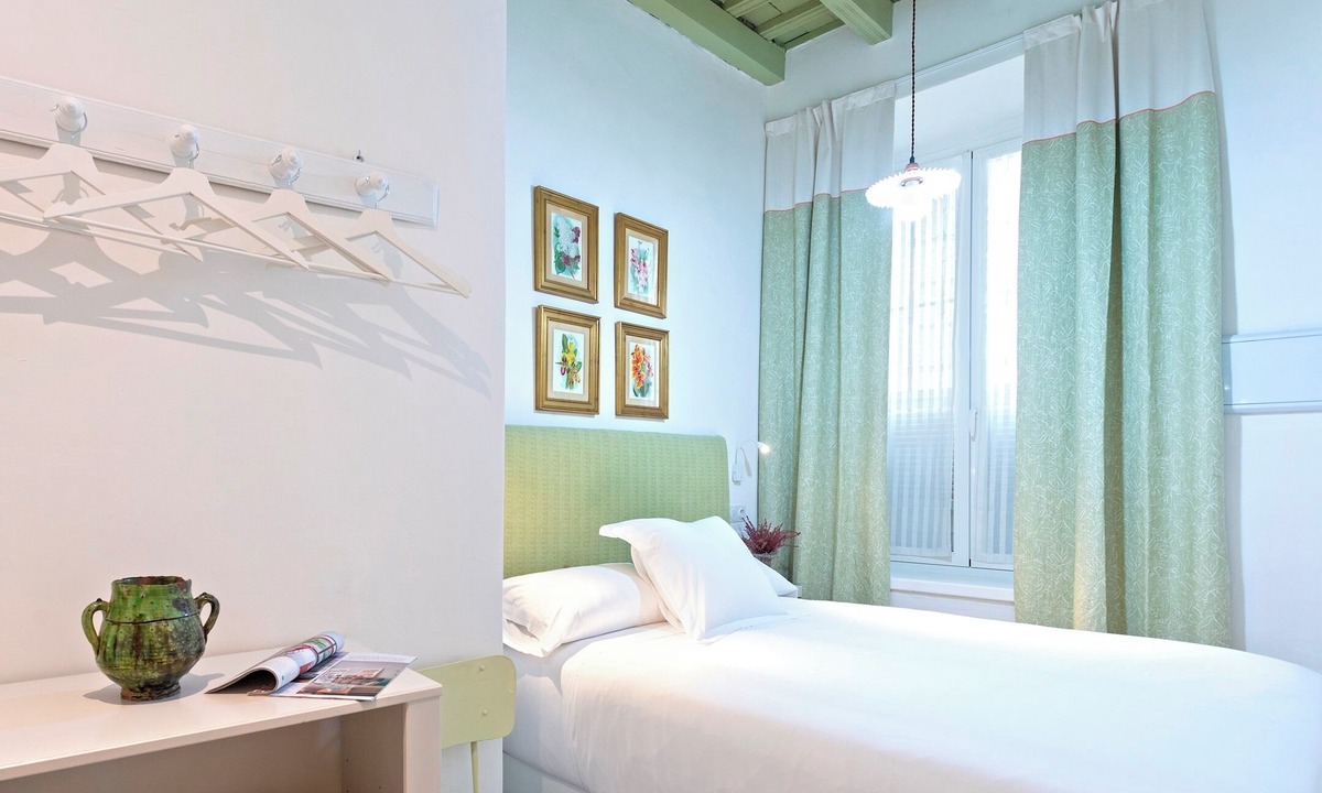 Santa Cruz Cottage | House With Terrace Near Cathedral. Mateos Gago VI