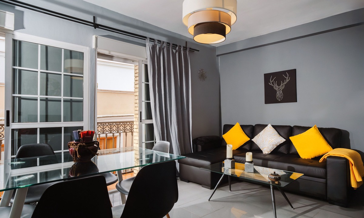 Alameda Apartment | Apartment 'Conde 10' with Balcony, Wi-Fi and Air Conditioning