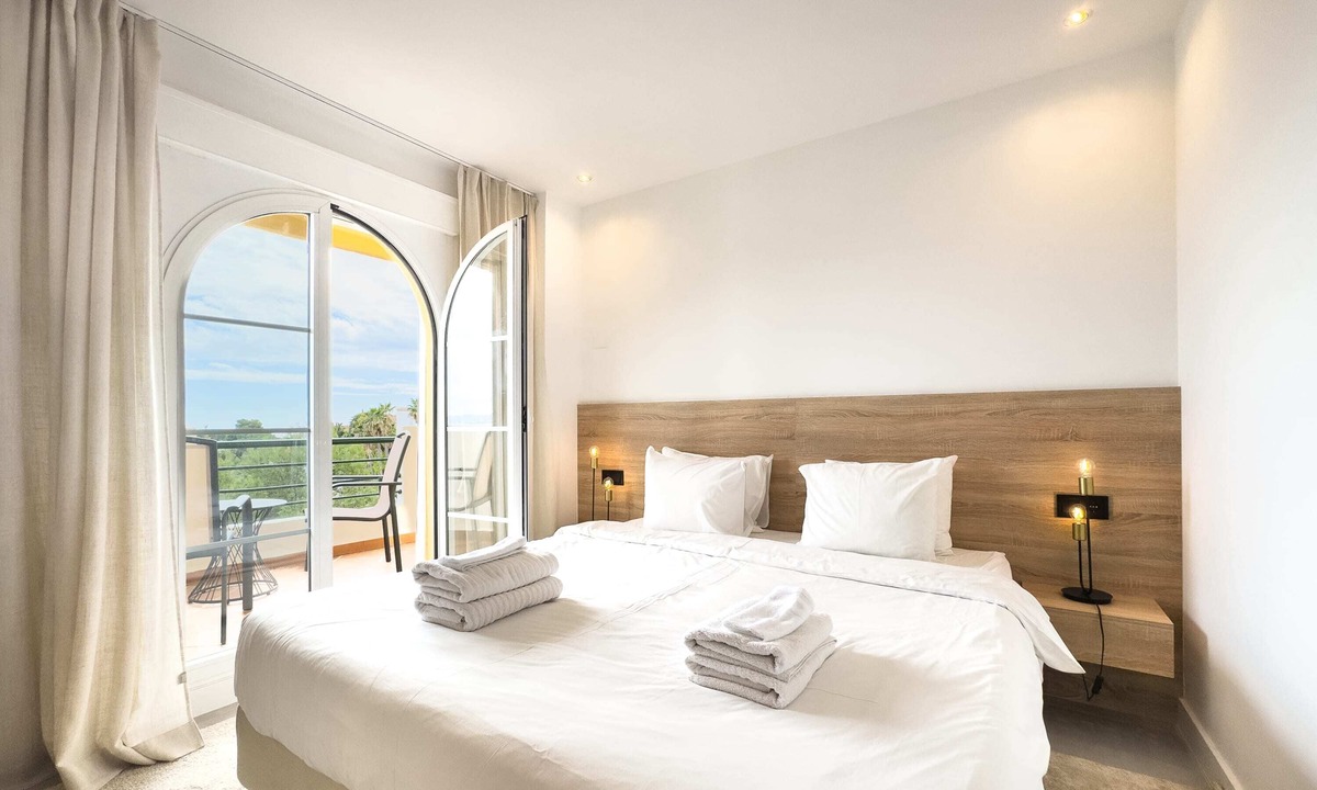 Nueva Andalucia Apartment | Senorio Giraldo | Seaside Sunset Apartment Pools