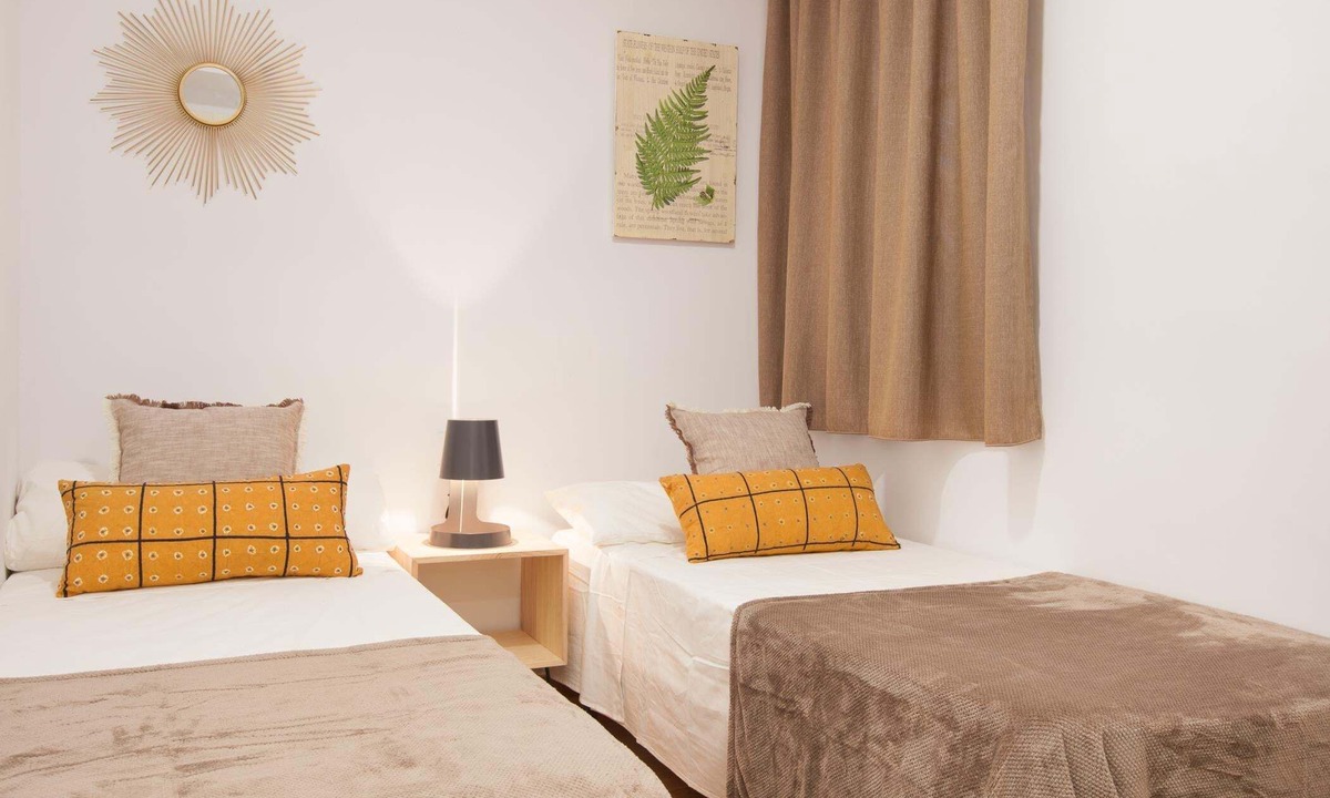 El Port Apartment | Europa Fira Apartment 32