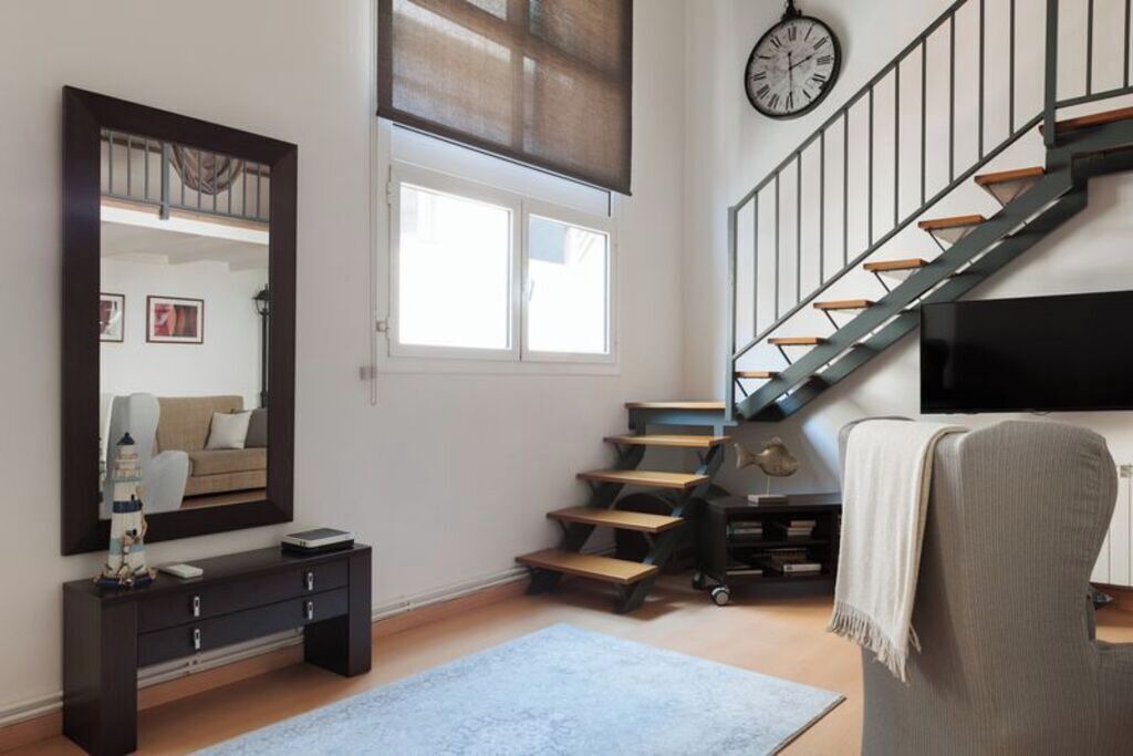 El Poble-sec Apartment | ¡Hola! :) ¿cómo estás? Ideal Acomodis Duplex apartment, 15 min from Las Ramblas!