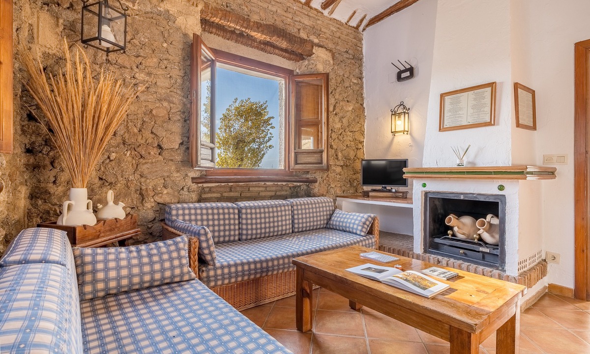 La Zubia Apartment | Apartment 'El Granero' with Mountain Views, Shared Pool and Wi-Fi