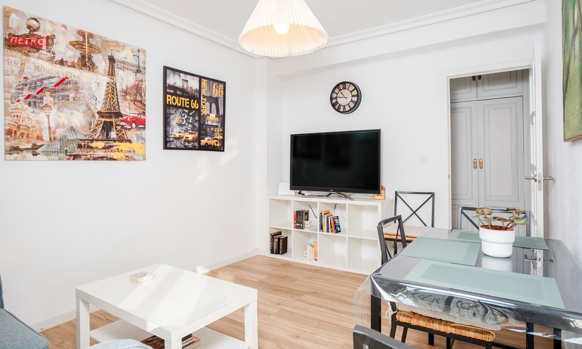 Poligono Norte Apartment | Apartment 'Malaquita' with Balcony, Wi-Fi and Air Conditioning