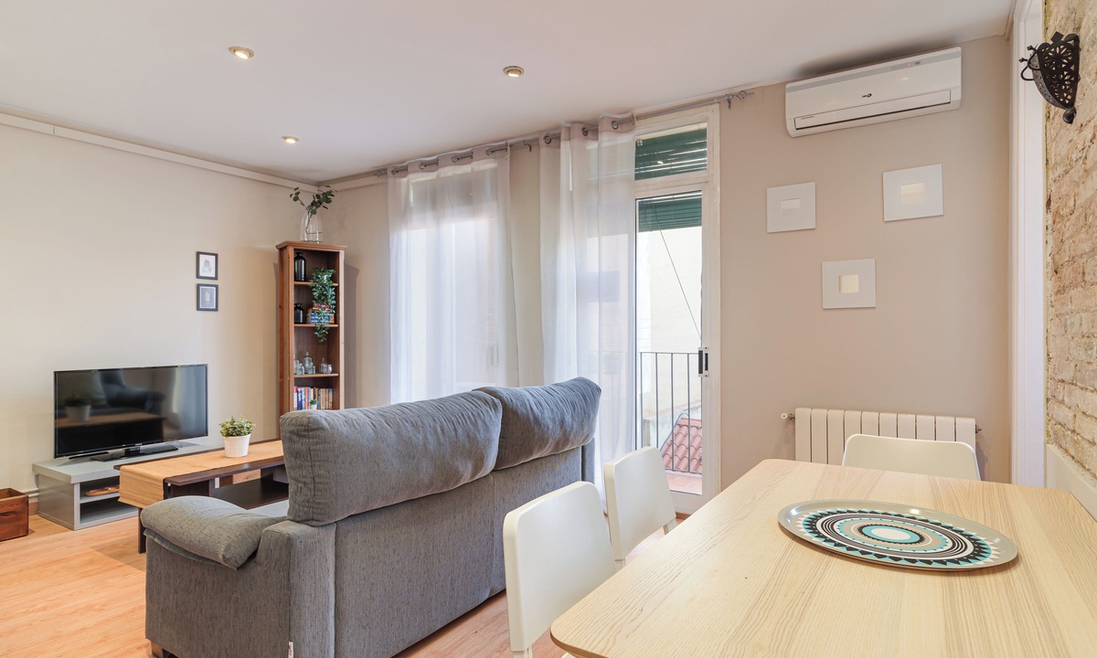 La Sagrada Familia Apartment | 2-bedroom Bright and Classic Sagrada Familia Flat