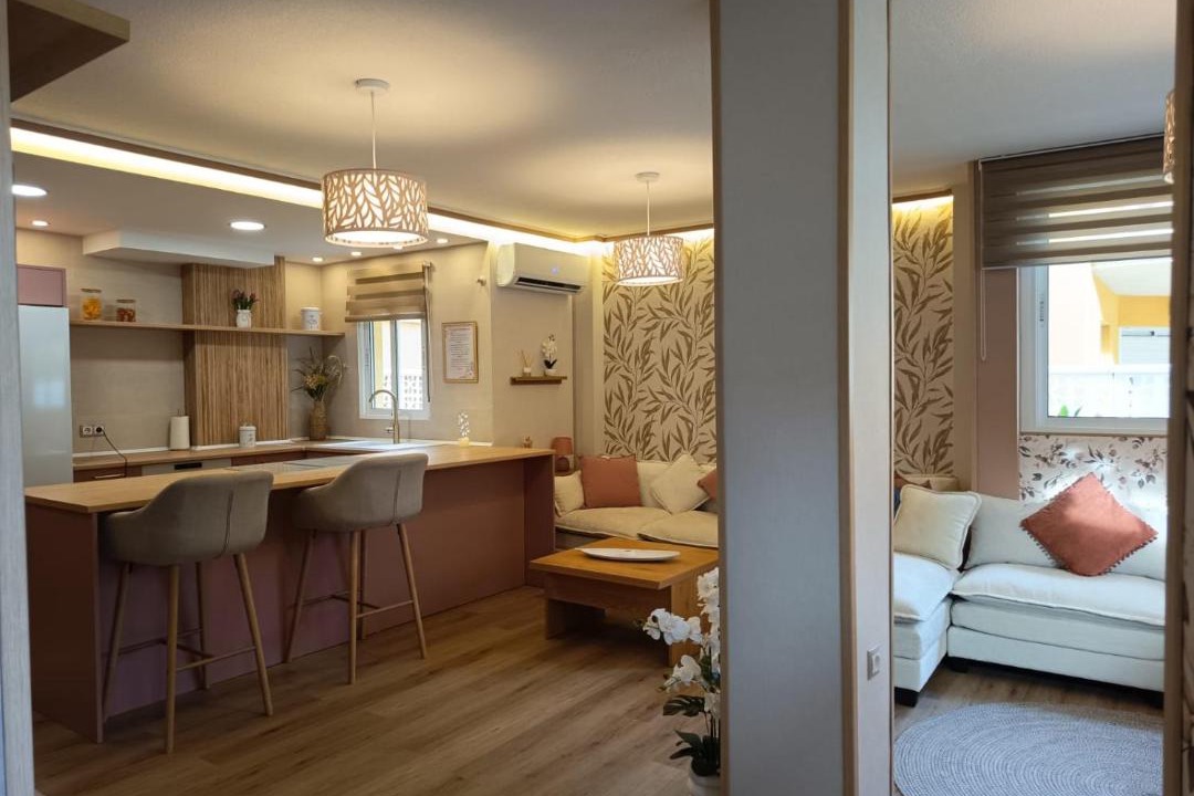 Los Arenales del Sol House | La Casa de la Primavera