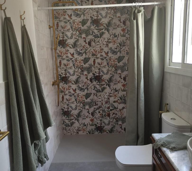 Sant Andreu de Llavaneres House | Amplia habitacion independiente con baño privado