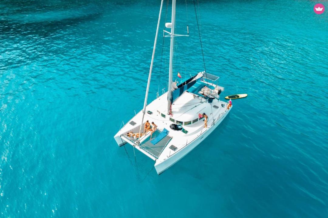 Ibiza Island Boat Rental | Activado Un día en catamarán de Ibiza a Formentera