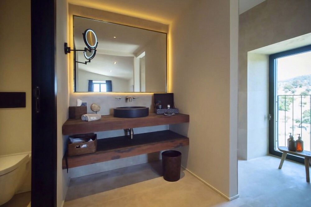 Photo of Bathroom in Alaro