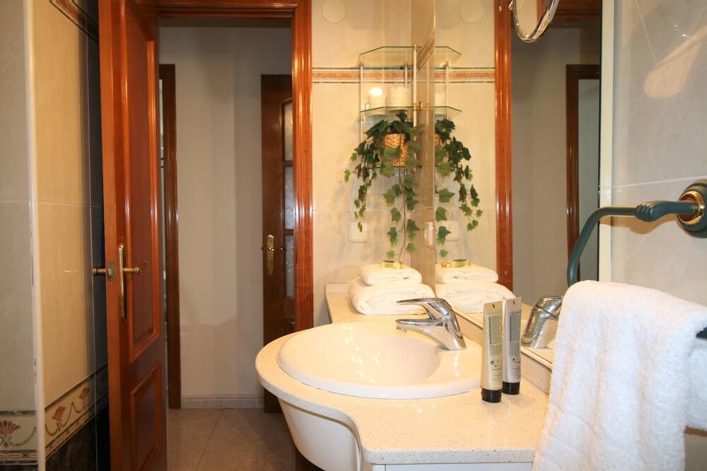 Photo of Bathroom in Leon XIII-Los Naranjos
